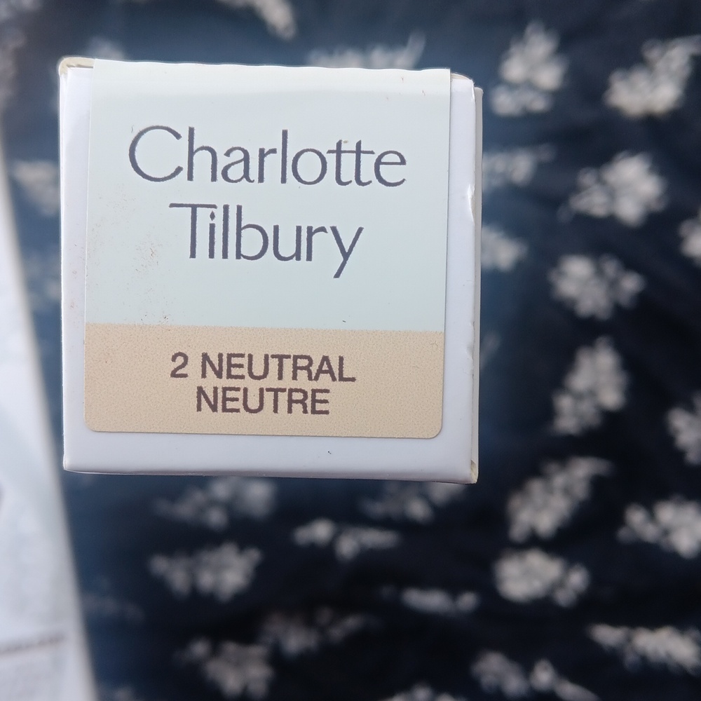 Charlotte Tilbury Charlotte's Beautiful Skin Foundation#2 nuetral - Picture 3 of 4